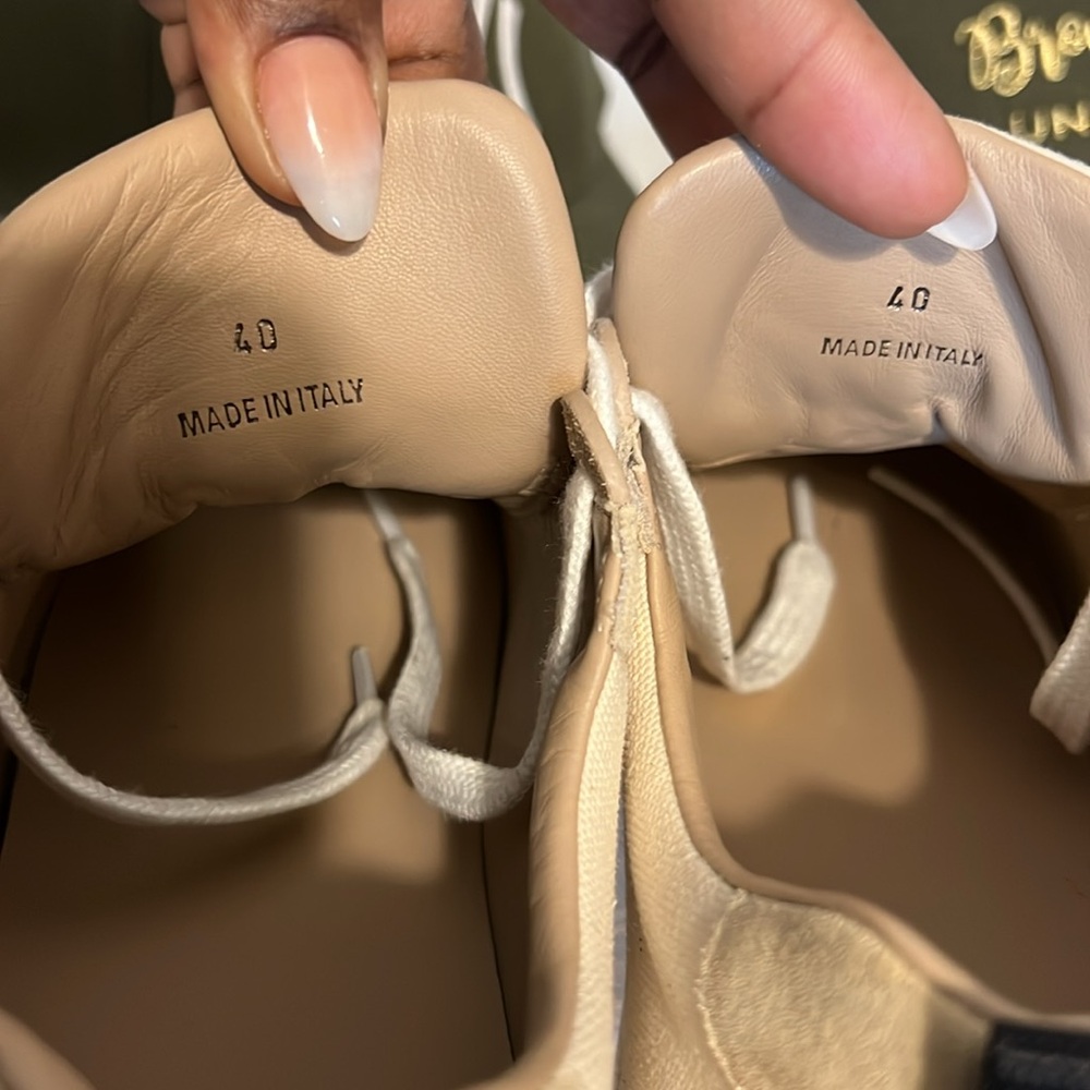 Chloé Beige and White Canvas Low-Top Sneakers with Gold Logo - Picture 7 of 7